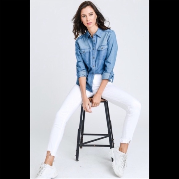 Love Tree Tops - ⭐️ Love Tree Chambray Button Up Shirt Size MEDIUM